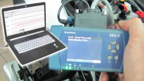 Das SUZUKI-Diagnosesystem ist ein kompaktes Handheldgert welches Daten auch whrend der Fahrt aufzeichnet, kann aber die Grafiken zur Auswertung auch auf dem PC-Monitor anzeigen